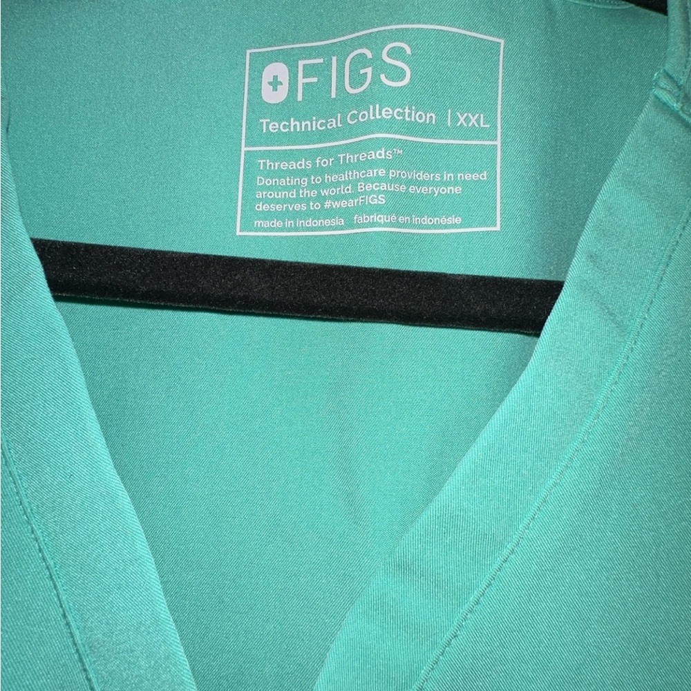Figs Casma scrub top